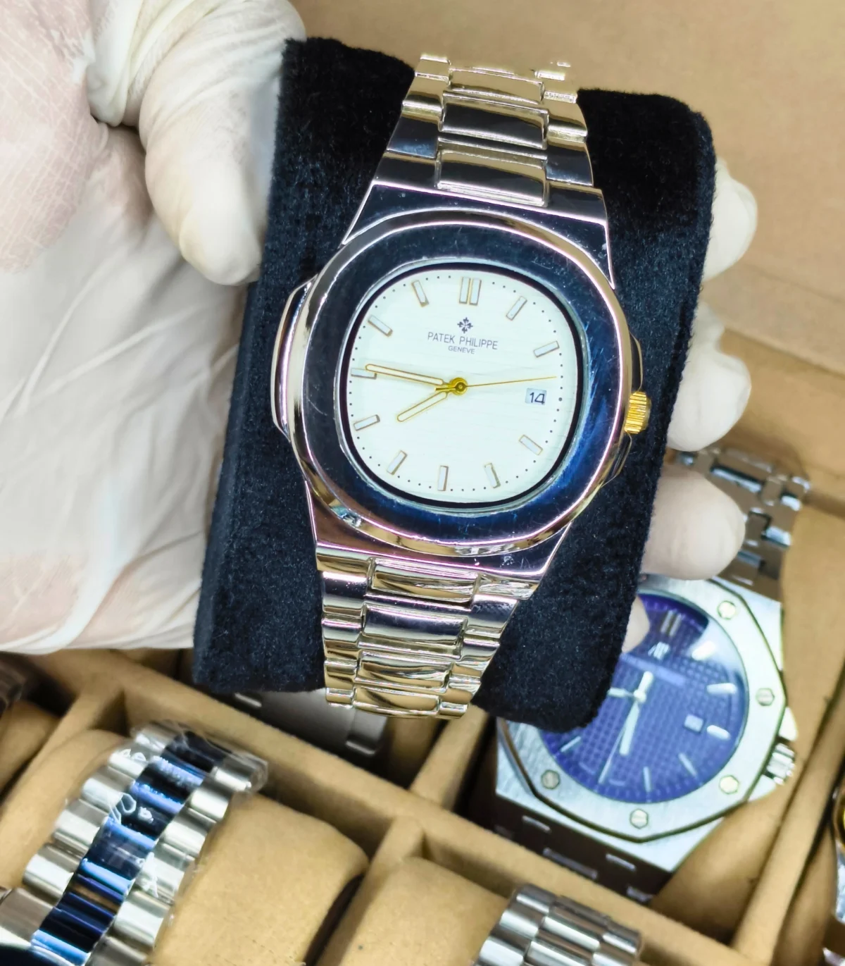 Patek Philippe Nautilus White Dial - Image 3
