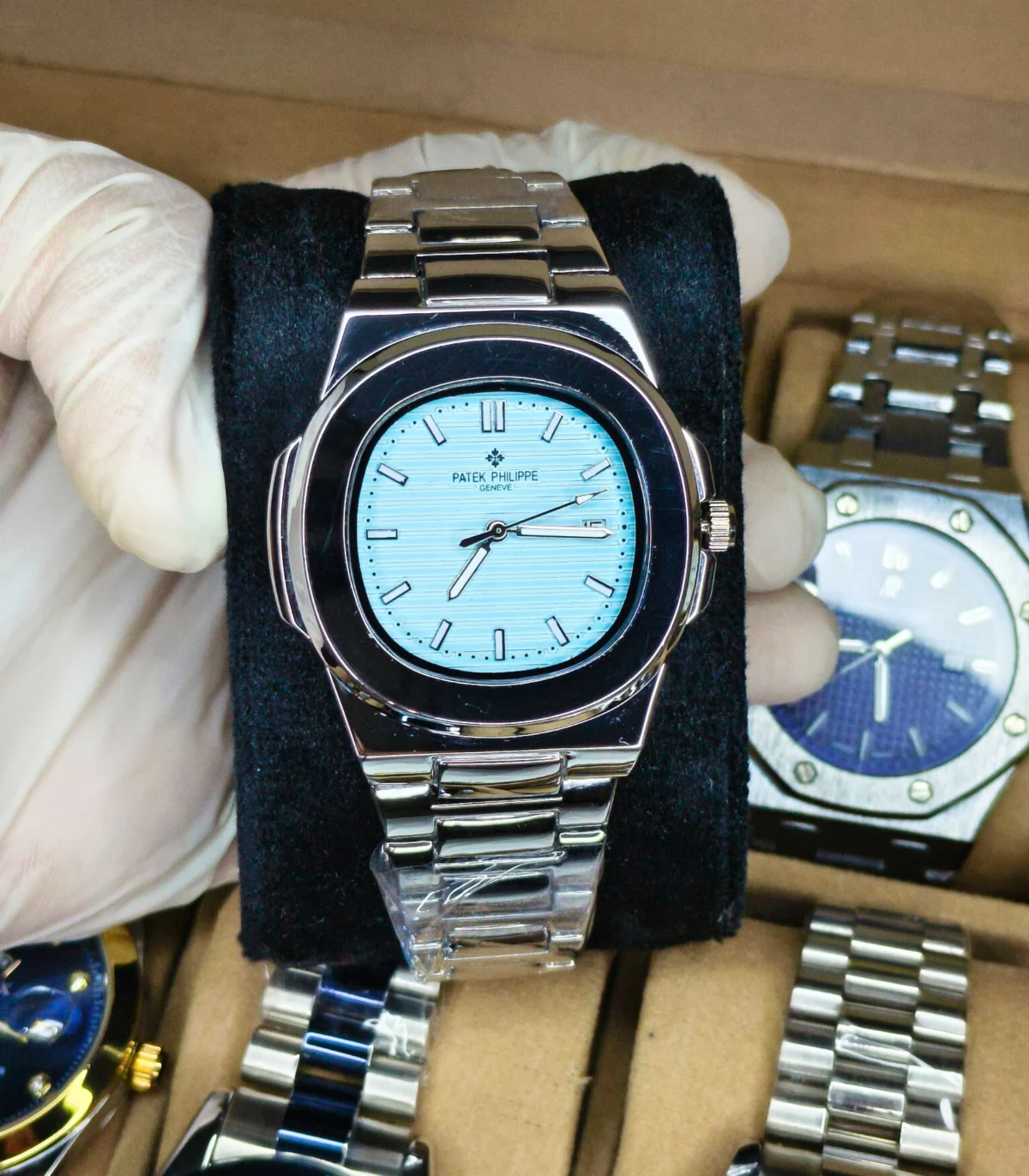 Patek Philippe Tiffany Blue Nautilus - Image 2